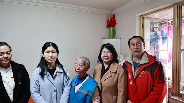 中恒信党建 | 中恒信律师事务所携手道家园社区立冬日慰问困难户、老党员